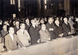Cérémonie à la cathédrale (1/2)