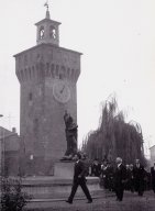 Les maires devant la tour de l'horloge